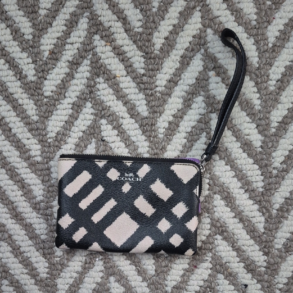 Coach Black and Cream Wristlet
